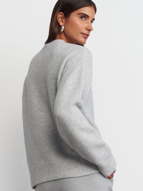 10640 Crew-Neck Soft Textured Knit Sweater-Gray